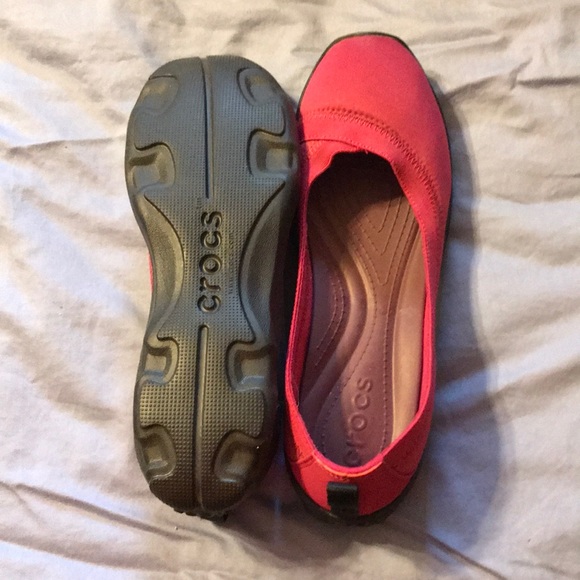 NWOT Hot Pink Crocs Flats - Picture 3 of 3